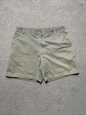 Taylor & Henry Men's Khaki Flat Front Chino Shorts Size 36
